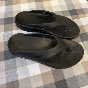 Excellent Condition OOFOS OOriginal Flip Flop